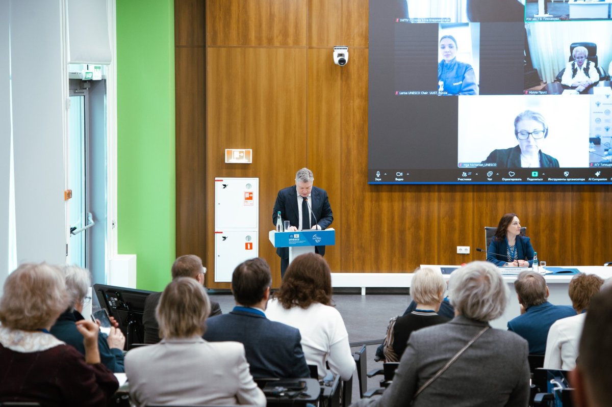 The Rector of Plekhanov University, Chairman of the UNESCO chairs Coordination Committee Ivan Lobanov, opened the UNESCO Chairs Forum at PRUE.